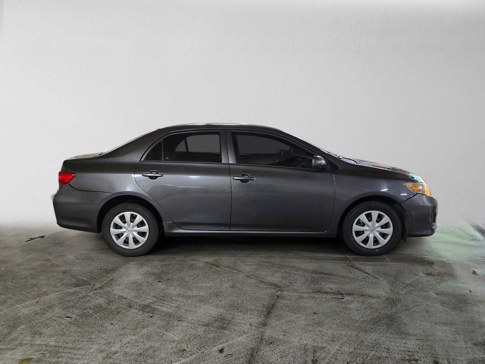 Used 2013 Toyota Corolla L FWD image 2