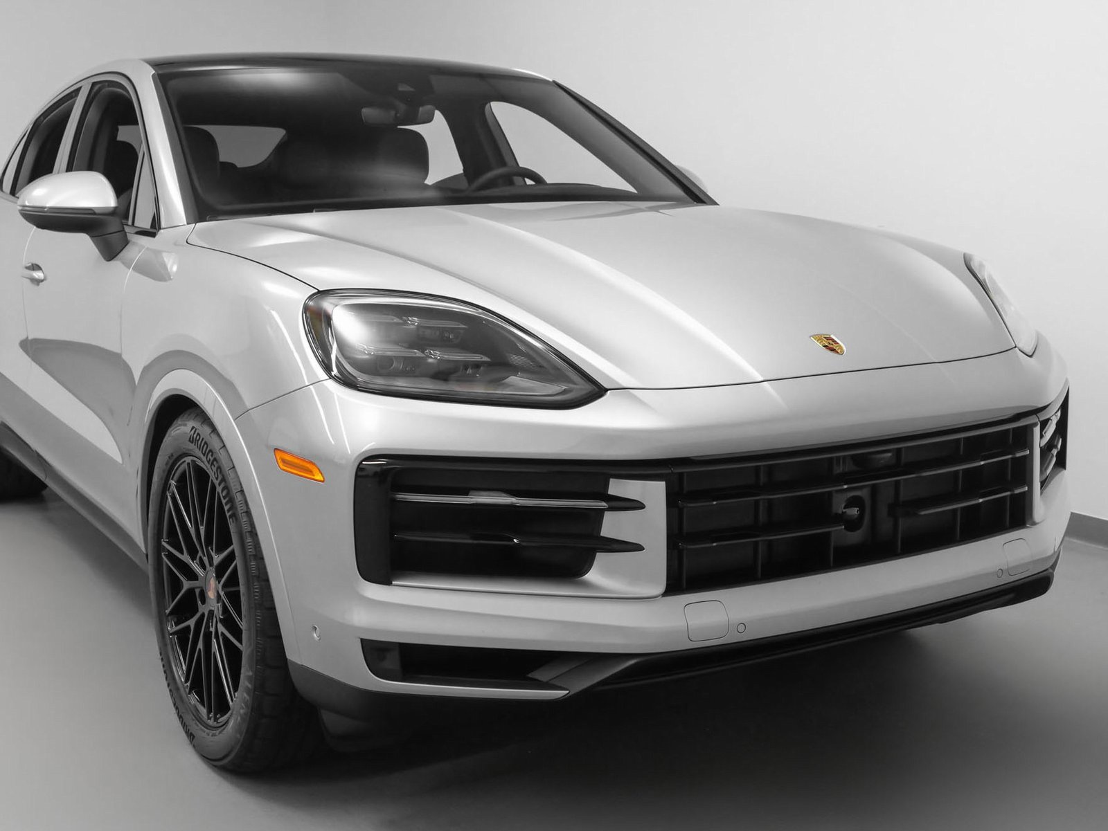 Used 2025 Porsche Cayenne Coupe image 9