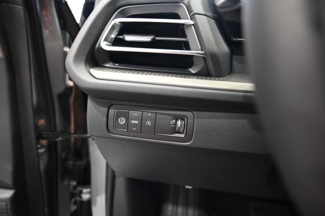 New 2027 Chevrolet Traverse LT w/ Driver Confidence Package FWD image 25