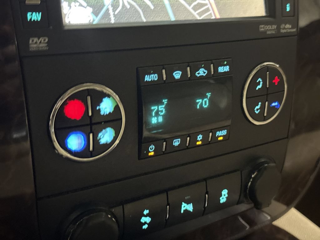 Used 2012 GMC Yukon XL Denali AWD/4WD image 17