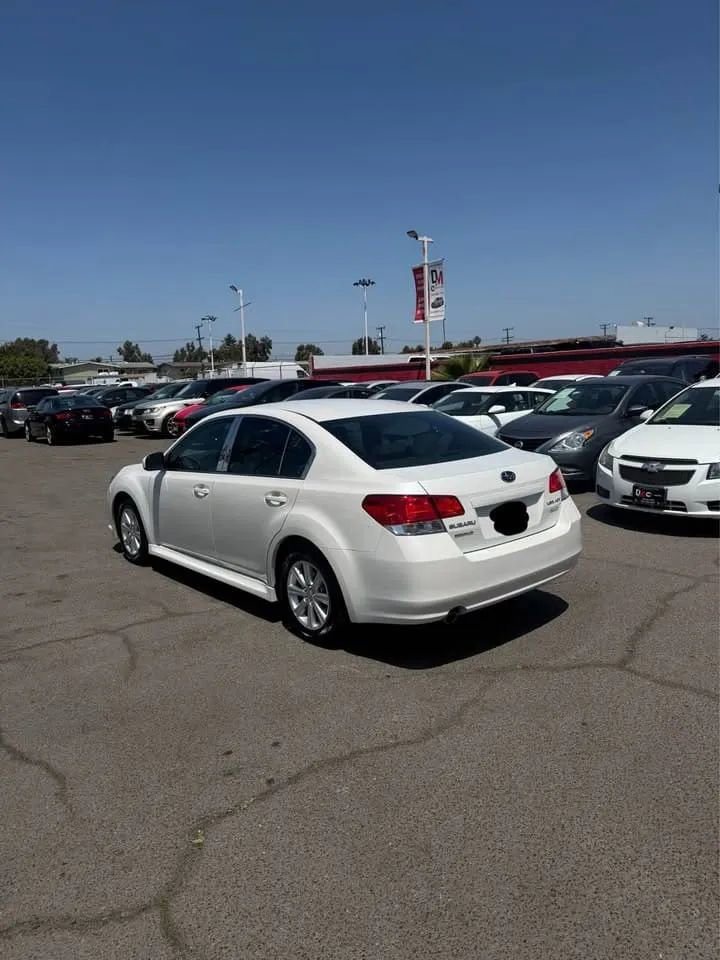 Used 2011 Subaru Legacy 2.5i Premium AWD/4WD image 4