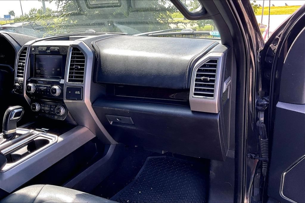 Used 2015 Ford F150 Platinum w/ Equipment Group 701A Luxury AWD/4WD image 20