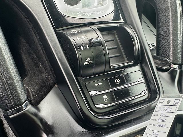 Used 2017 Porsche Cayenne AWD/4WD image 28