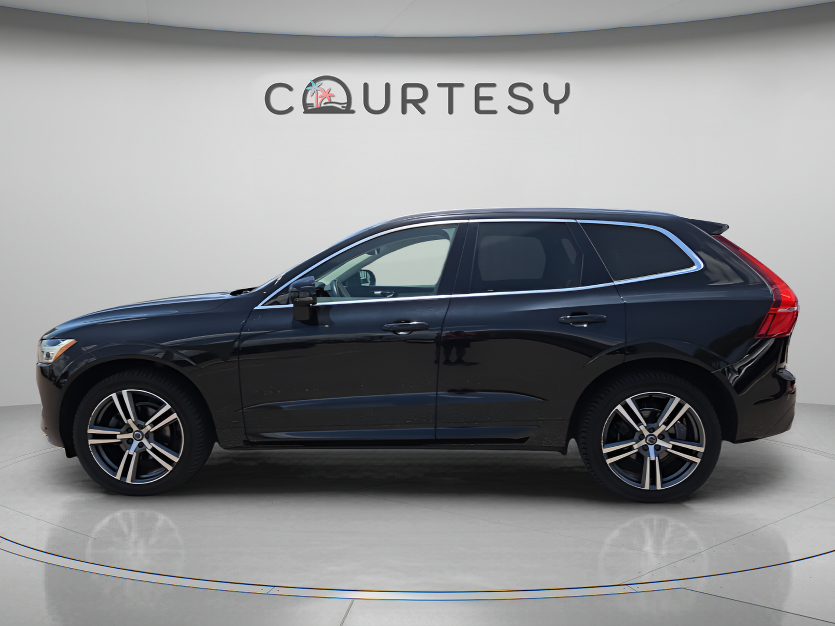 Used 2021 Volvo XC60 T5 Momentum w/ Premium Package AWD/4WD image 2