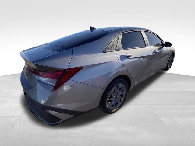 Used 2024 Hyundai Elantra SEL FWD image 13