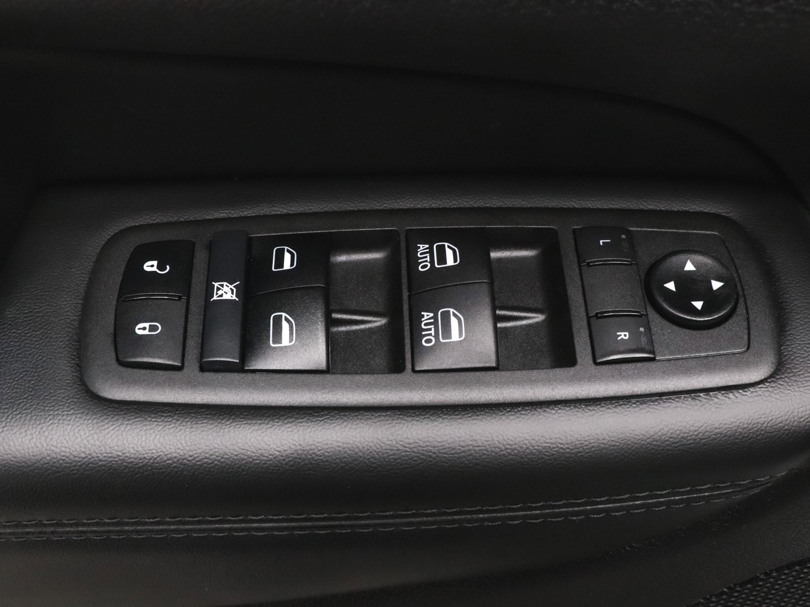 Used 2021 Jeep Grand Cherokee Laredo image 13