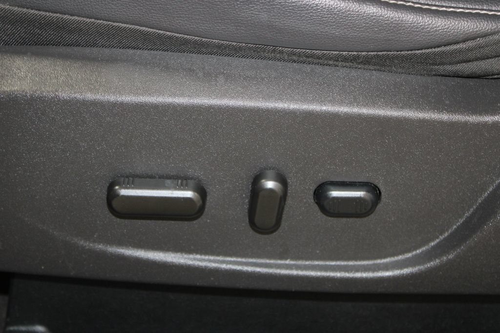 Used 2018 Ford Escape Titanium w/ Ford Safe & Smart Package FWD image 16