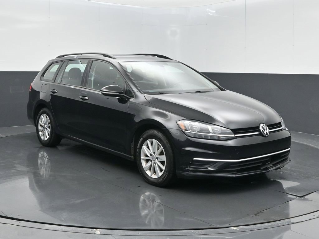 Used 2018 Volkswagen Golf S image 1