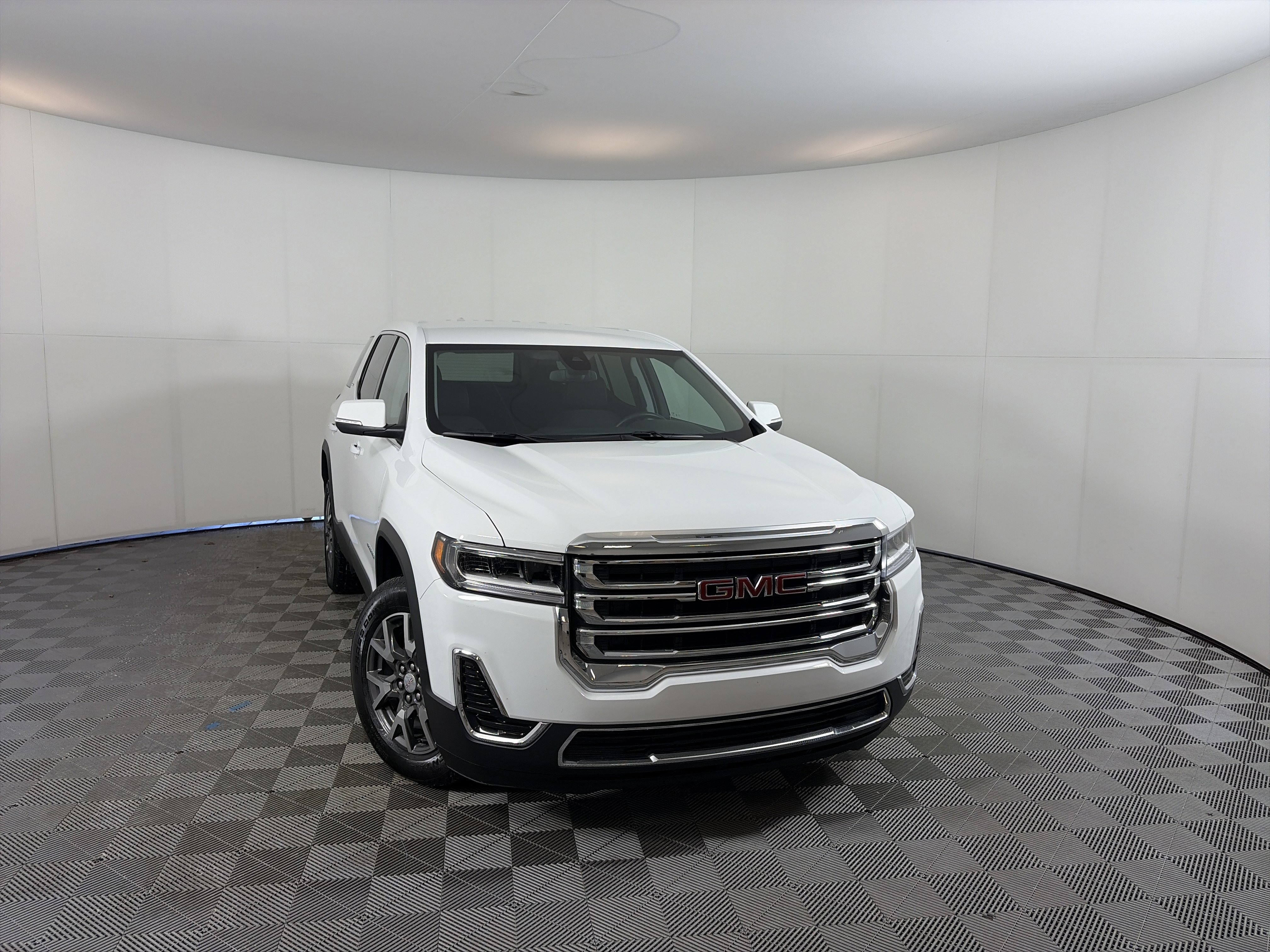 Certified 2023 GMC Acadia SLE image 1