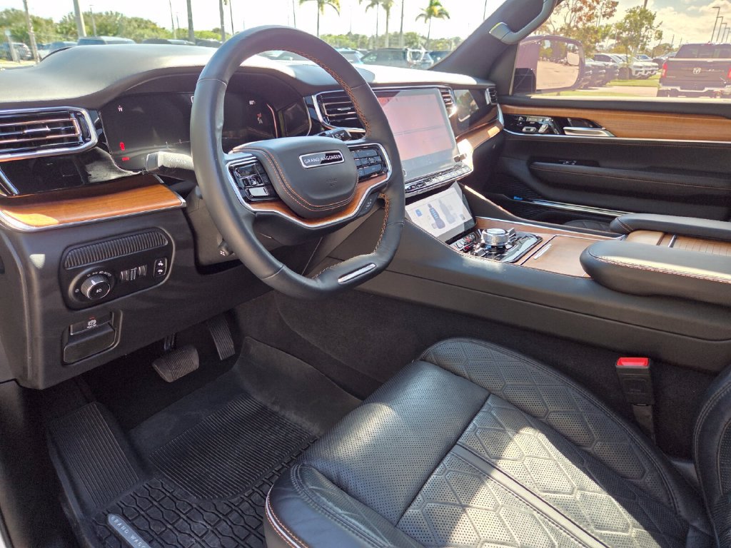 Used 2023 Jeep Grand Wagoneer Series III AWD/4WD image 27