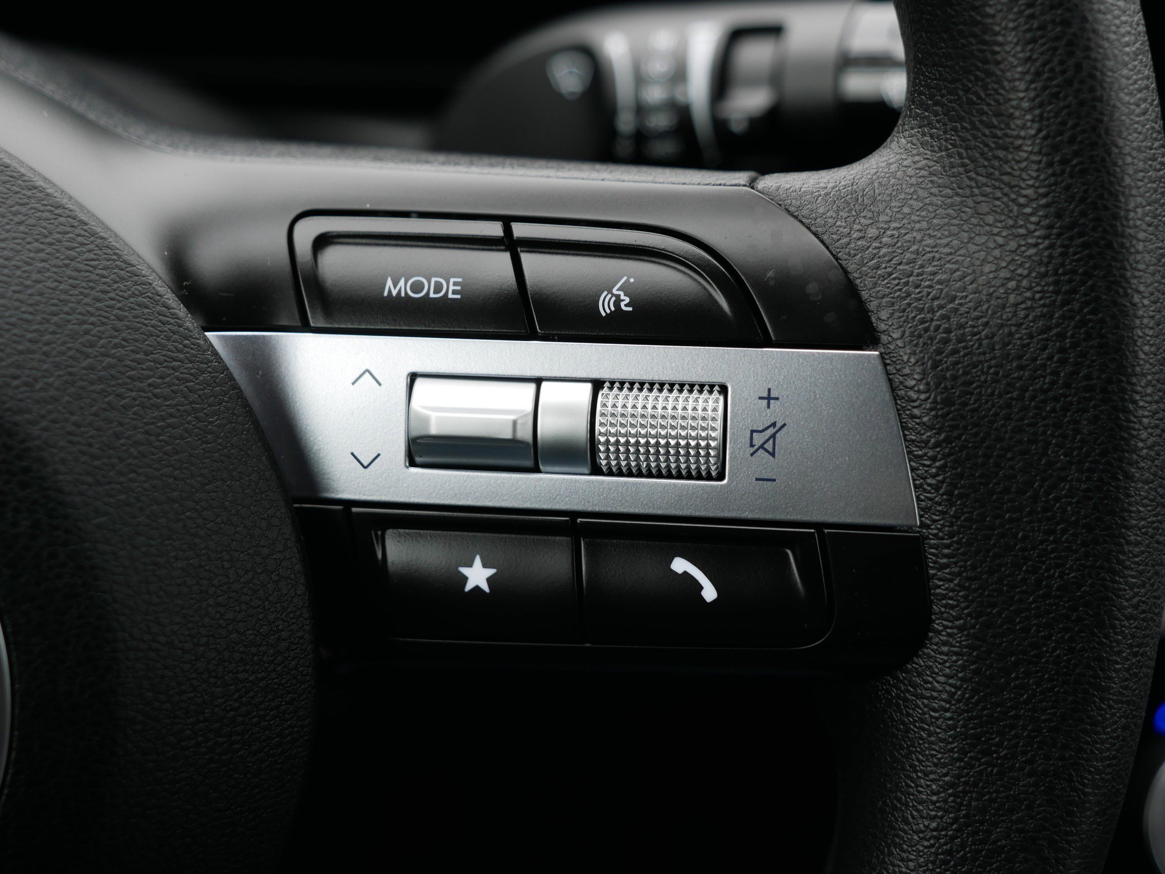 Certified 2025 Hyundai Santa Cruz SEL image 30