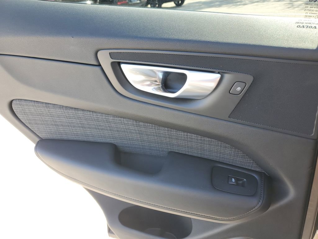 Used 2024 Volvo XC60 B5 Core image 15