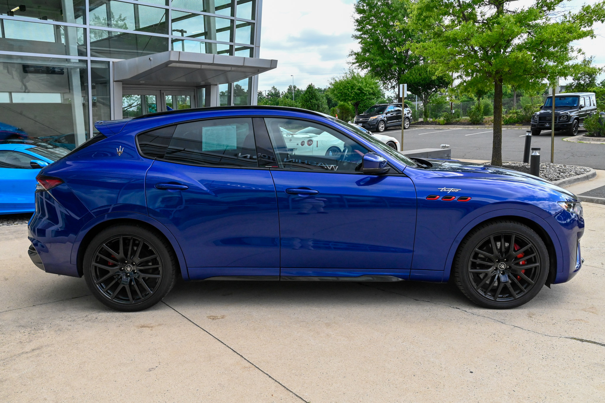 Used 2023 Maserati Levante Trofeo AWD/4WD image 4