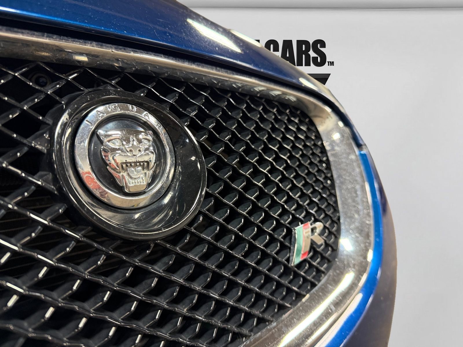 Used 2011 Jaguar XF R RWD image 11
