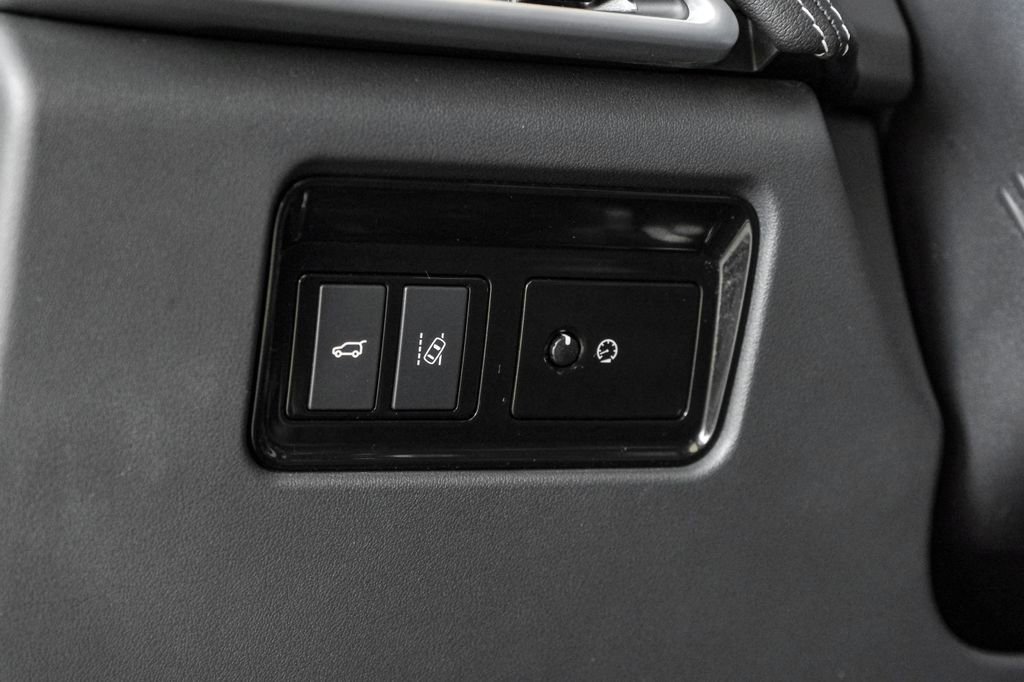 Used 2017 Jaguar F-PACE S image 32