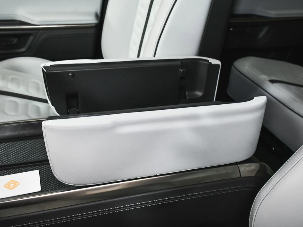 Used 2025 Rivian R1S Adventure image 40