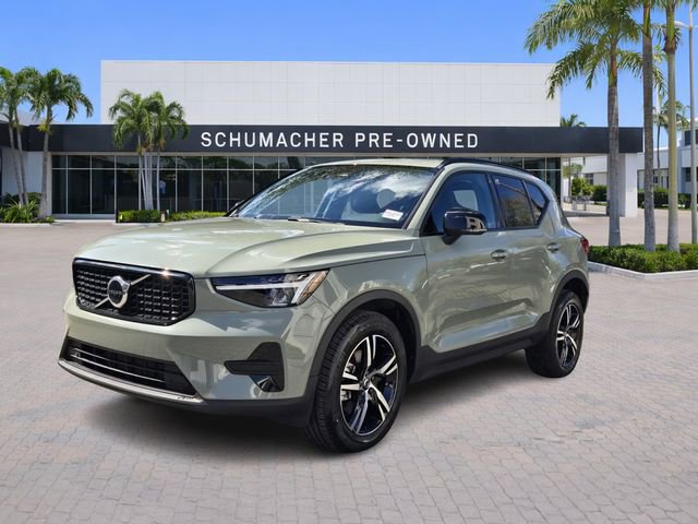Certified 2024 Volvo XC40 B5 Core AWD/4WD image 3