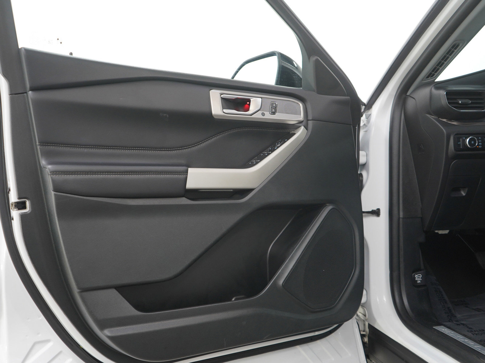 Used 2023 Ford Explorer Limited image 19