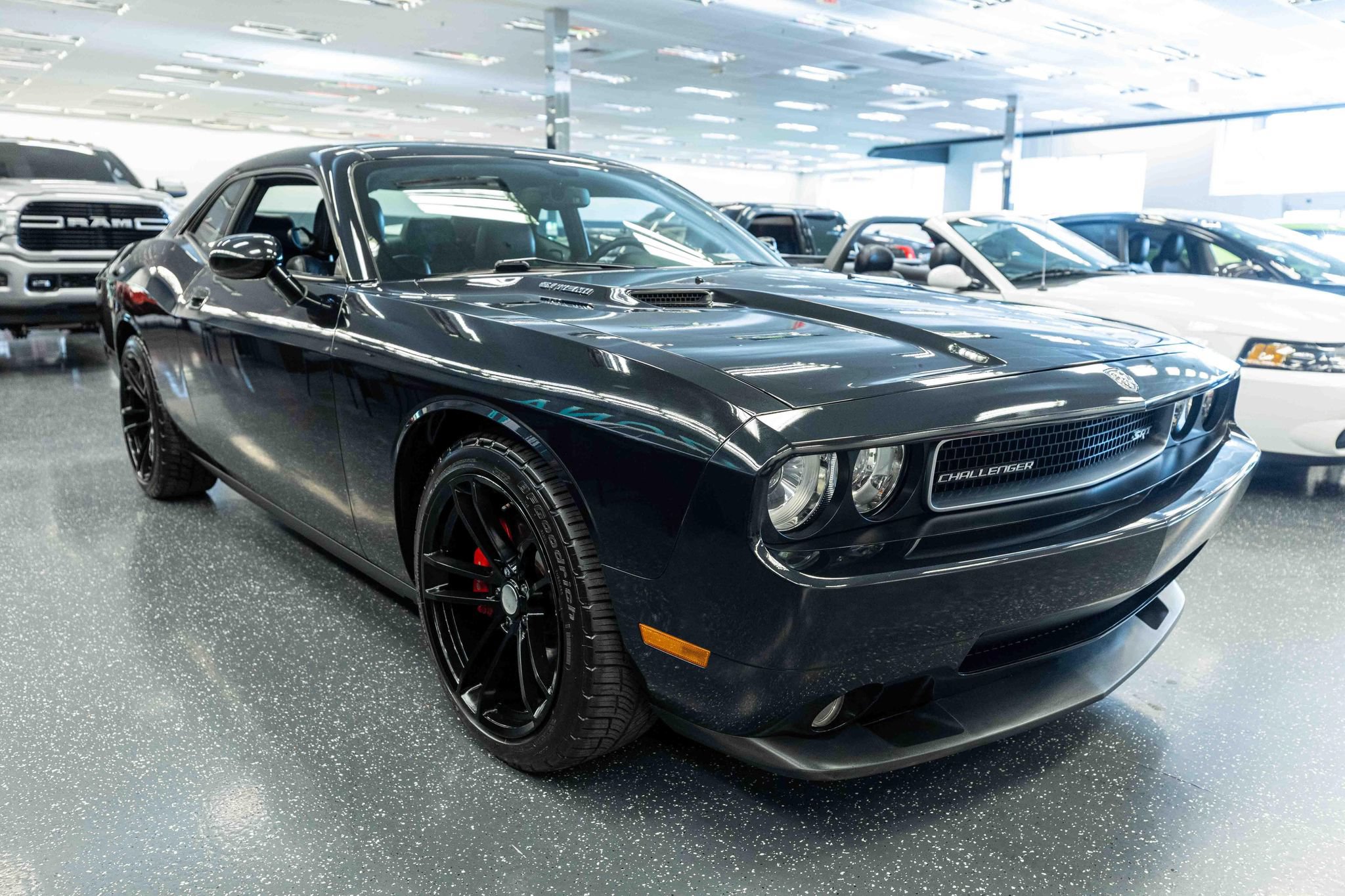 Used 2010 Dodge Challenger SRT8 RWD image 3