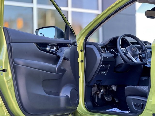 Used 2020 Nissan Rogue Sport SV image 9