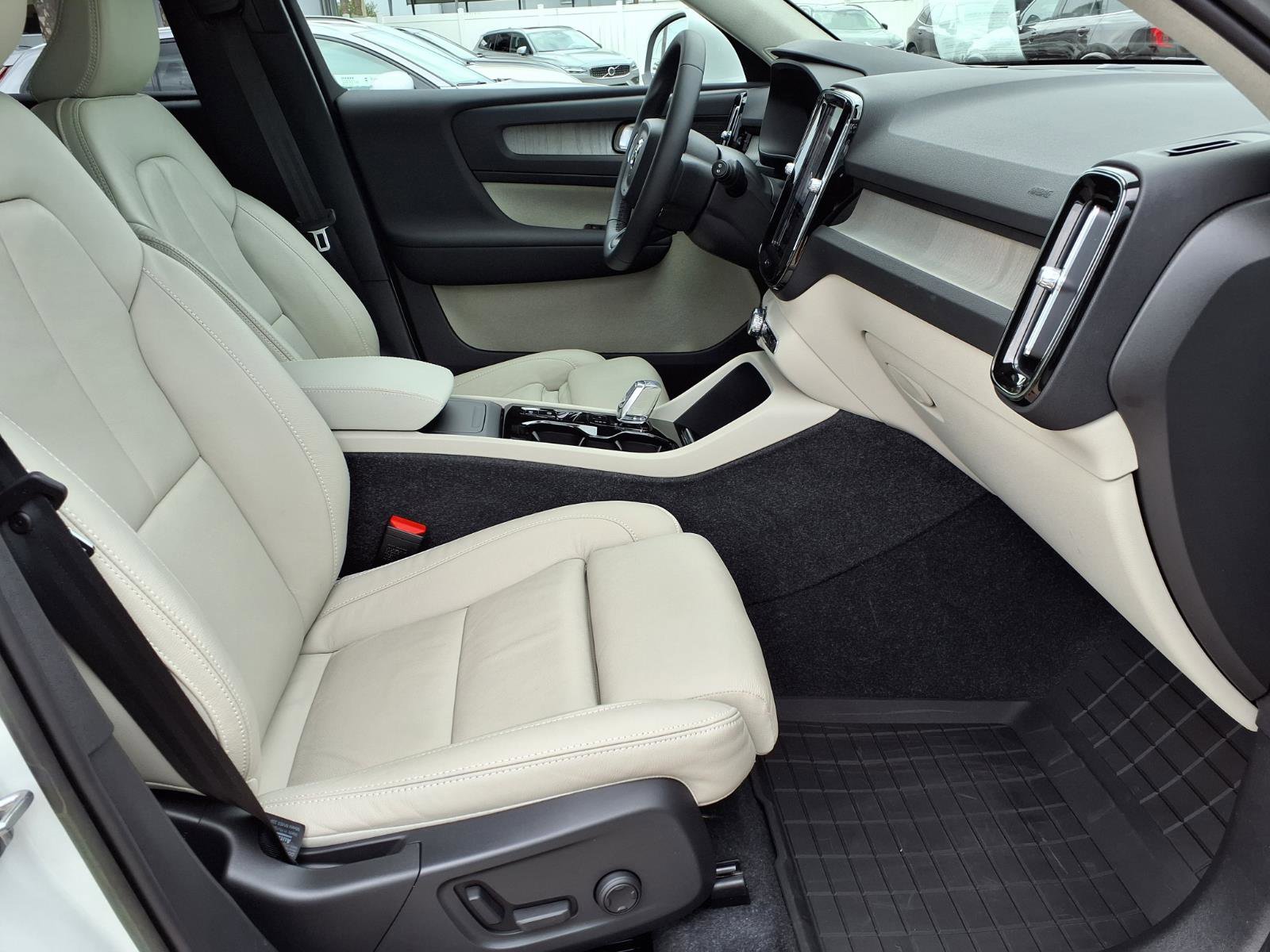 Certified 2023 Volvo XC40 B5 Plus w/ Protection Package Premier AWD/4WD image 11