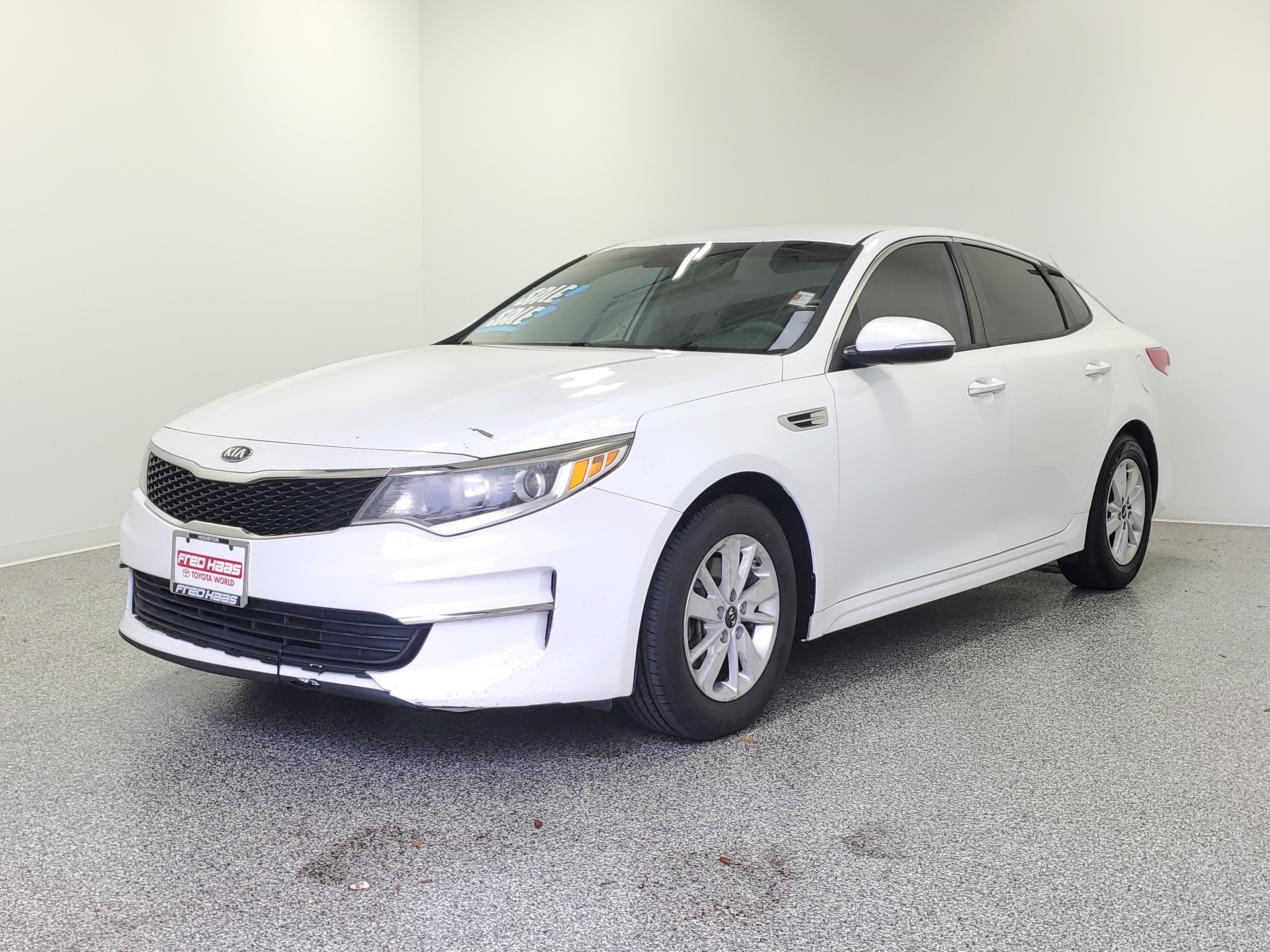 Used 2017 Kia Optima LX FWD image 2