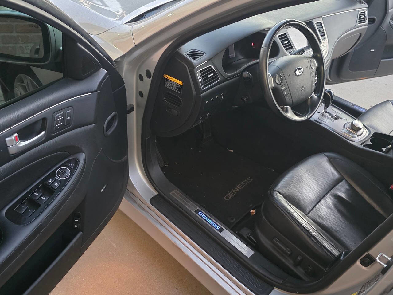 Used 2012 Hyundai Genesis 4.6 image 8