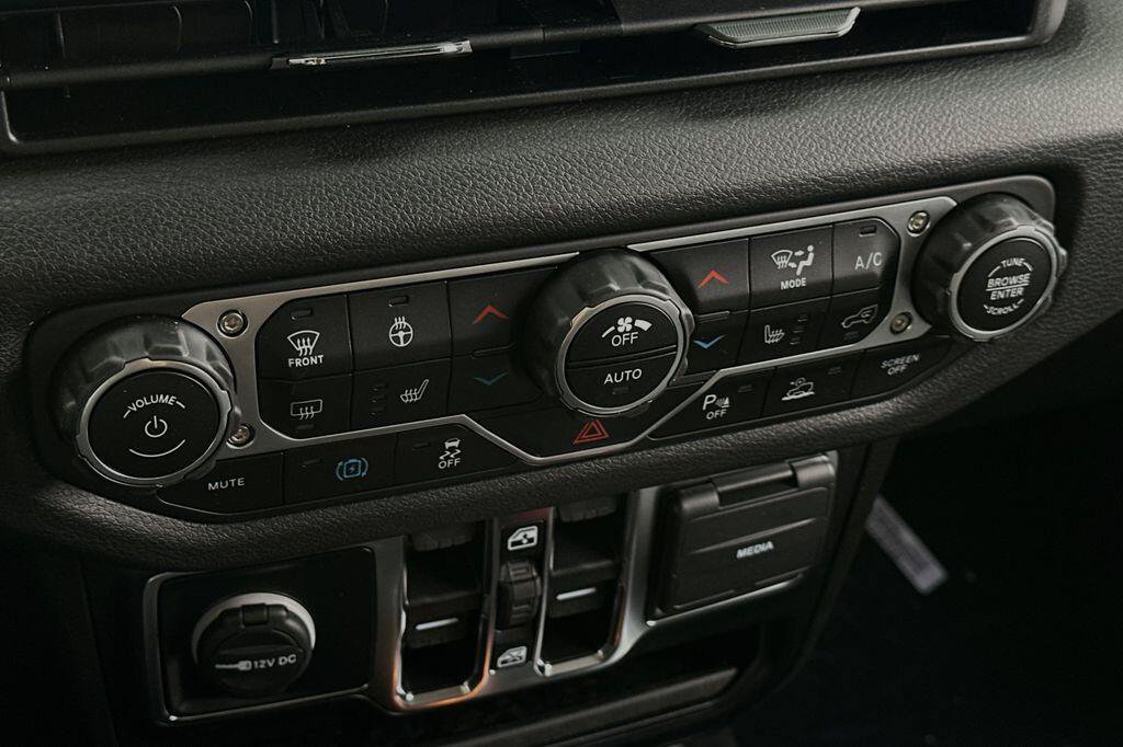 New 2024 Jeep Wrangler Unlimited w/ Convenience Group AWD/4WD image 16