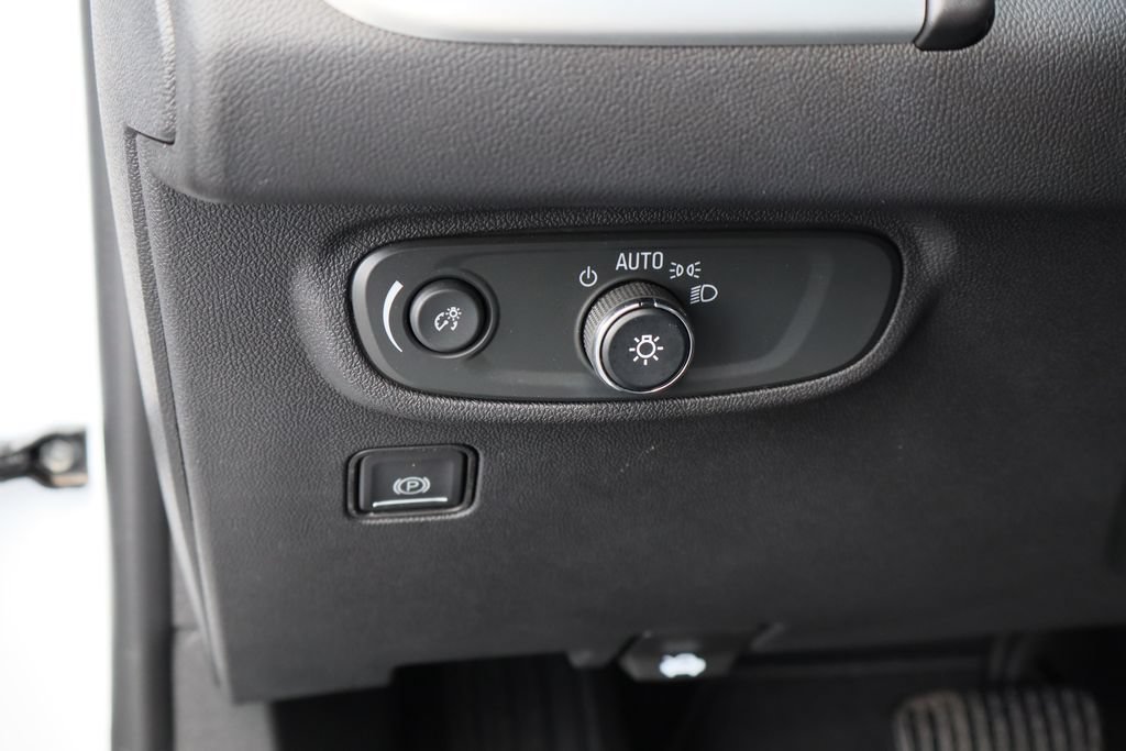 Used 2022 GMC Terrain SLE w/ Driver Convenience Package FWD image 12