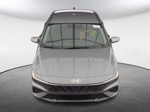 Used 2026 Hyundai Elantra SE image 2