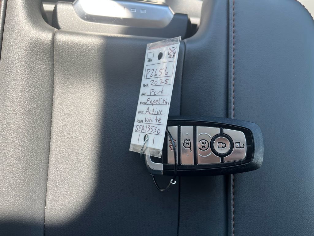 Used 2025 Ford Expedition Active image 26