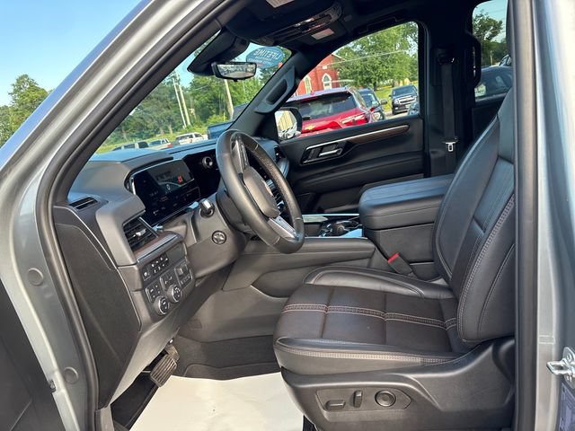 Used 2025 Chevrolet Suburban High Country AWD/4WD image 8