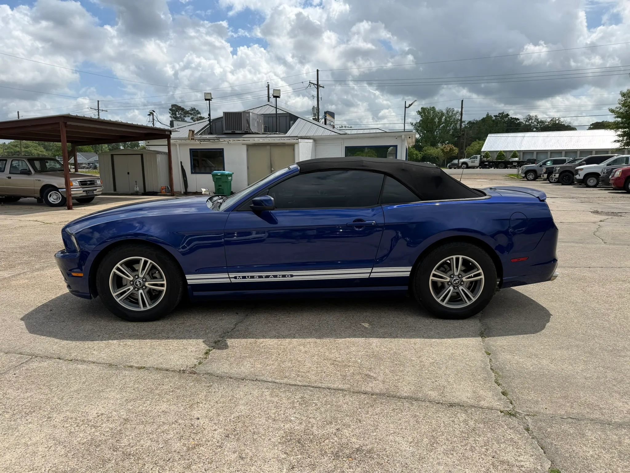 Used 2013 Ford Mustang Premium RWD image 2