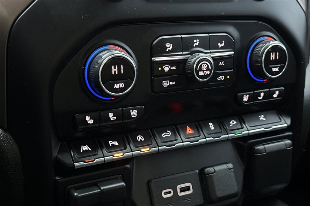 Used 2021 Chevrolet Silverado 1500 High Country w/ Technology Package image 21