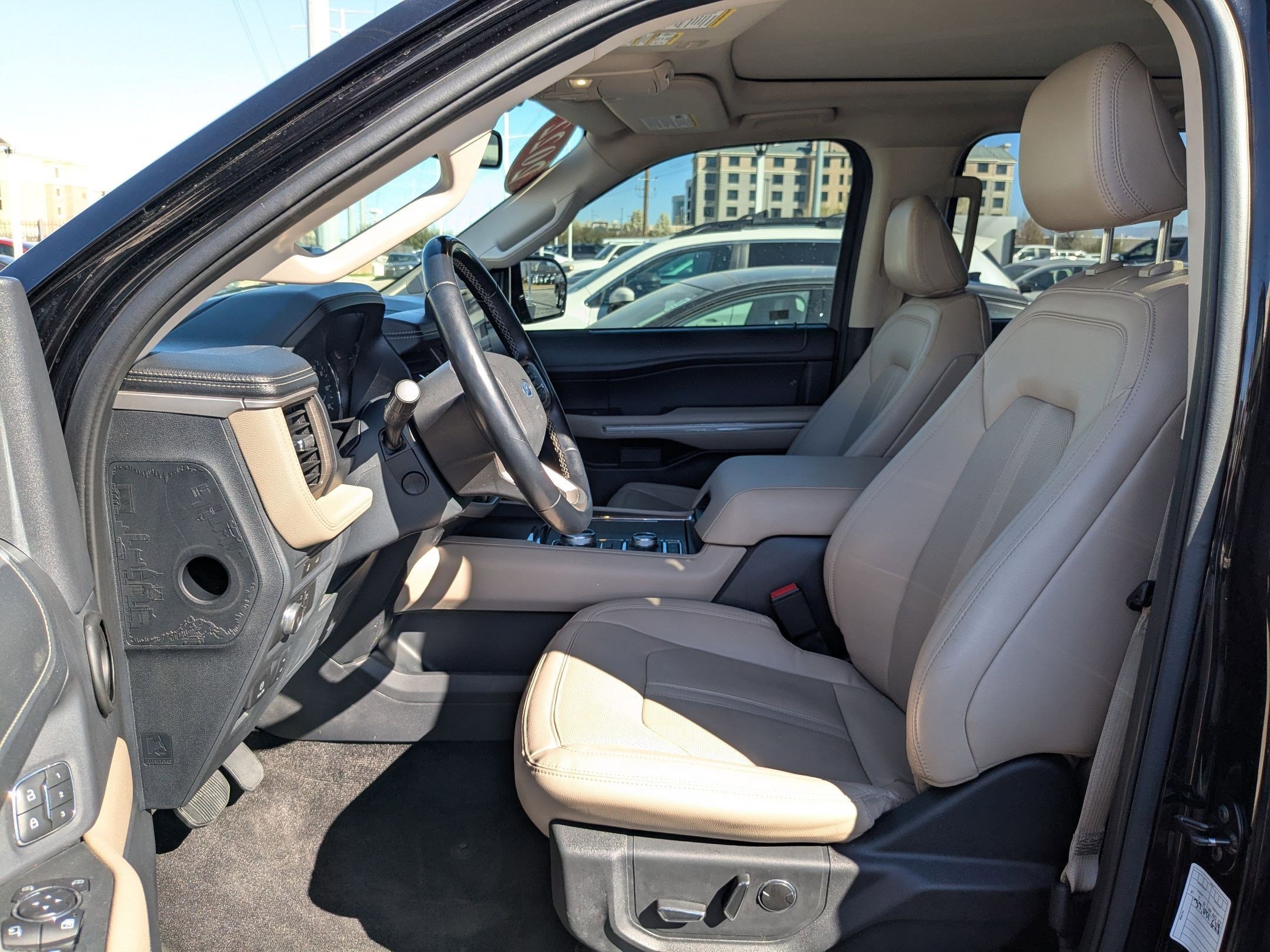 Used 2022 Ford Expedition Max Limited image 25