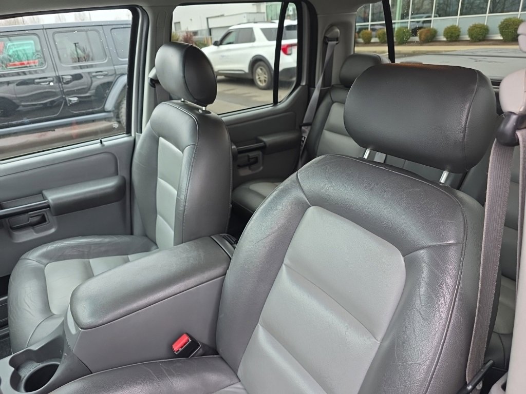 Used 2004 Ford Explorer Sport Trac 4x4 image 13
