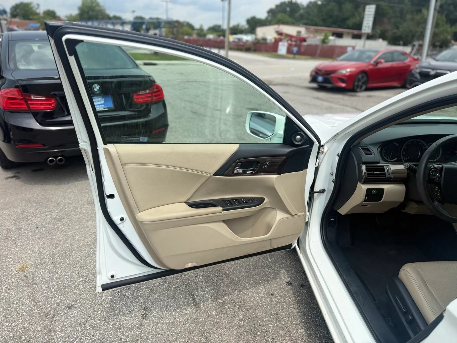 Used 2017 Honda Accord EX-L image 12