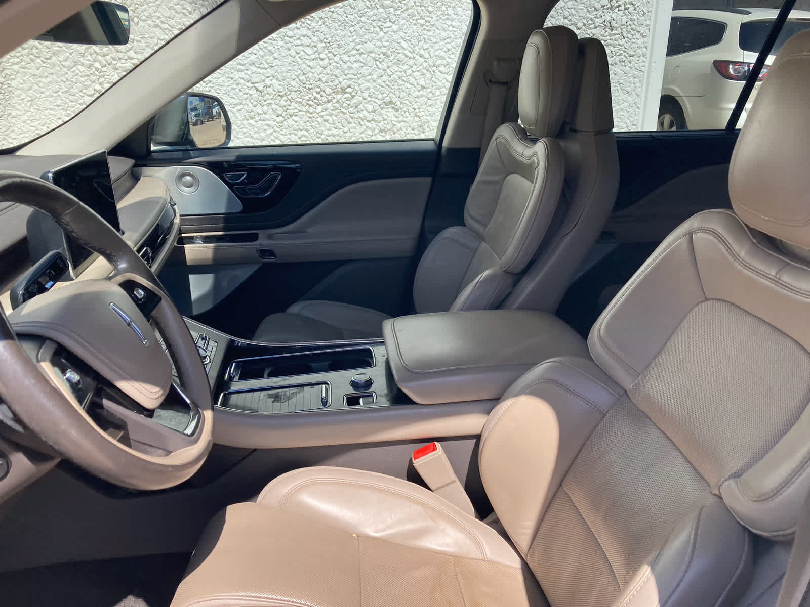 Used 2022 Lincoln Aviator Reserve w/ Equipment Group 201A AWD/4WD image 4