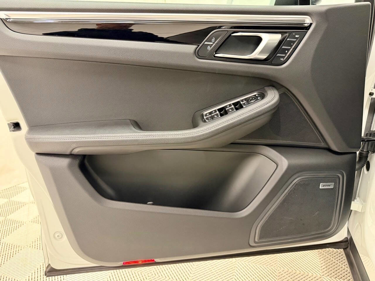 Used 2021 Porsche Macan image 31