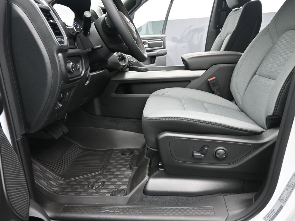 New 2026 RAM 1500 4x4 Crew Cab image 11