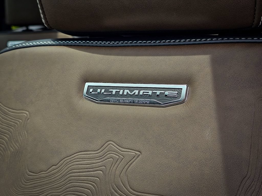 New 2026 GMC Acadia Denali Ultimate w/ LPO, Floor Liner Package AWD/4WD image 18