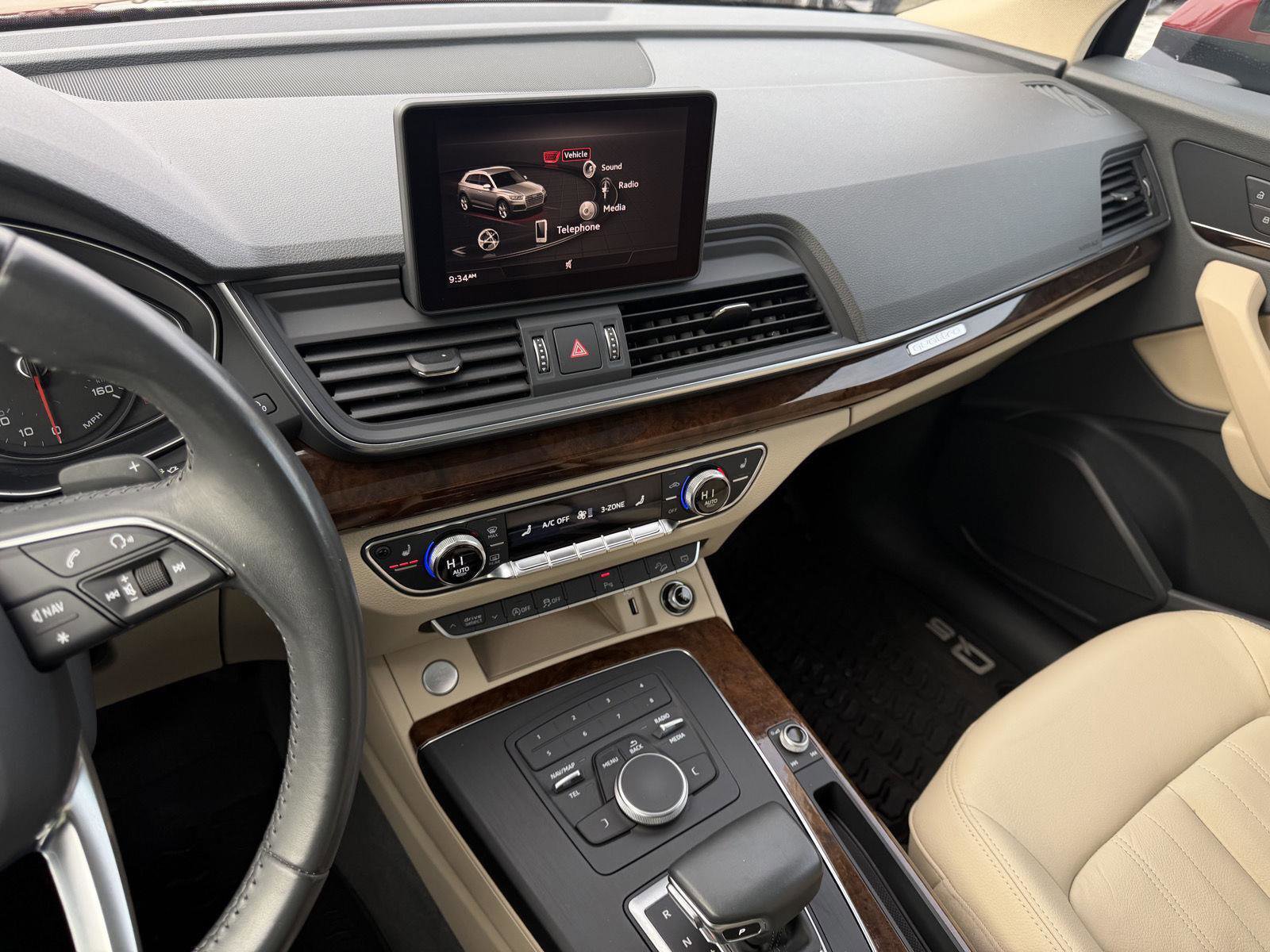 Used 2020 Audi Q5 2.0T Premium w/ Convenience Package image 17