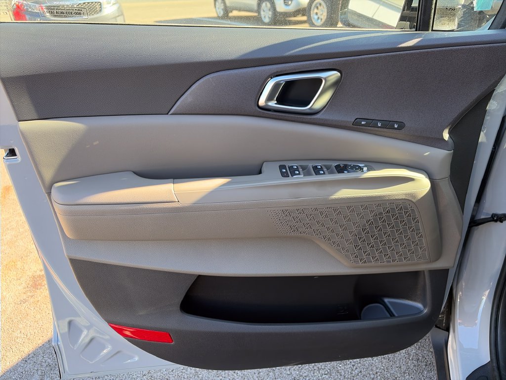 New 2027 Kia Carnival EX FWD image 17