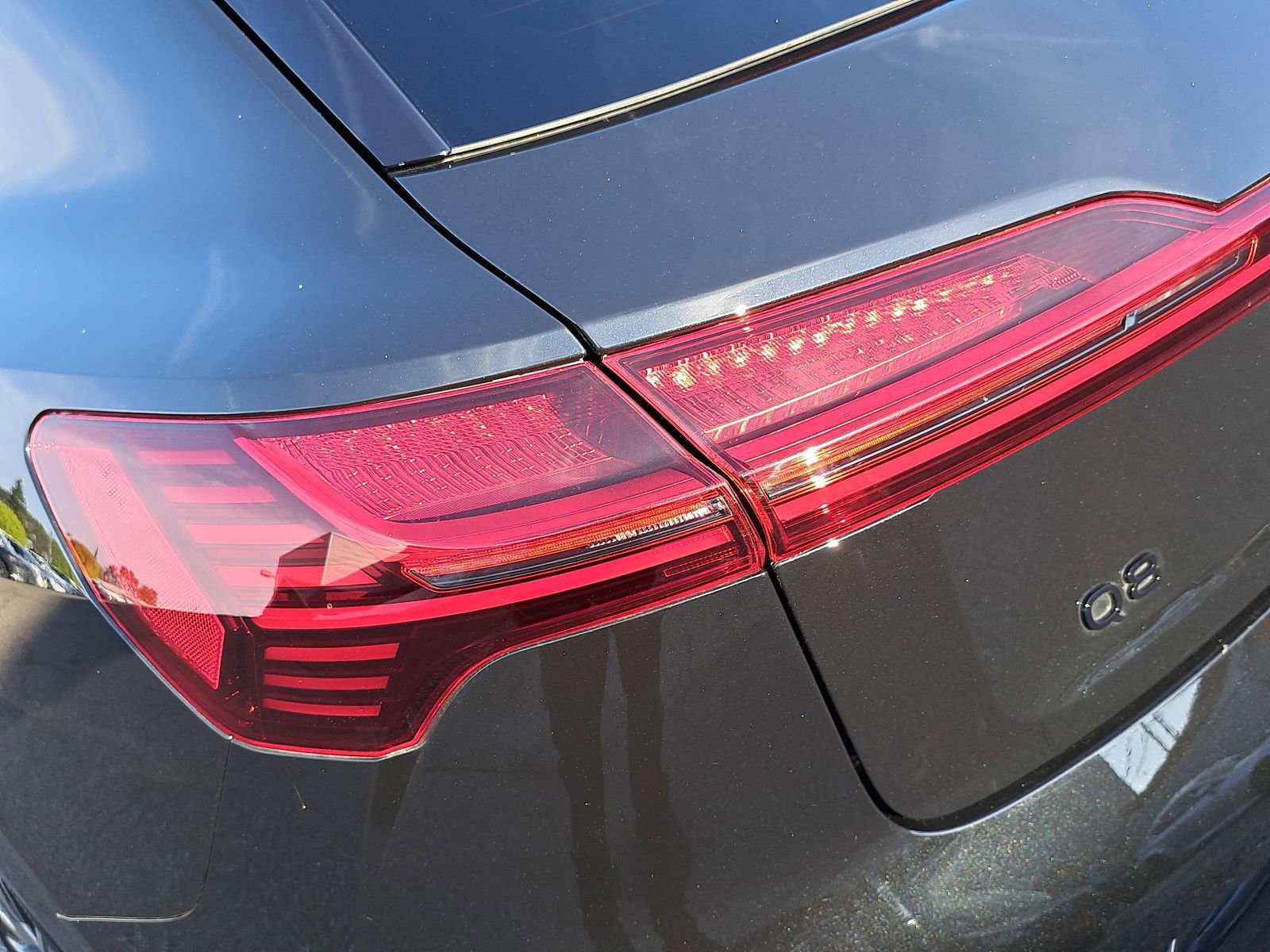 Used 2024 Audi Q8 e-tron Premium Plus w/ Premium Plus Package image 38