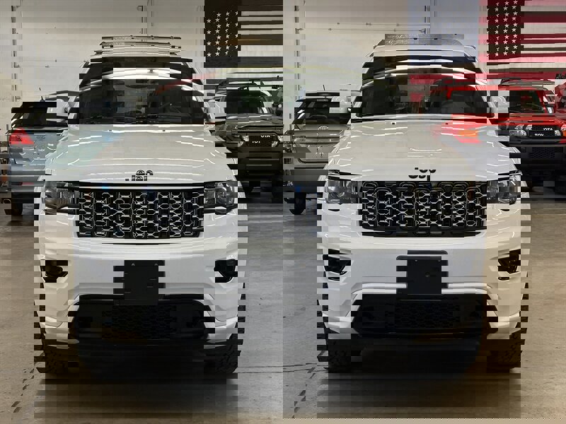 Used 2017 Jeep Grand Cherokee Altitude image 7