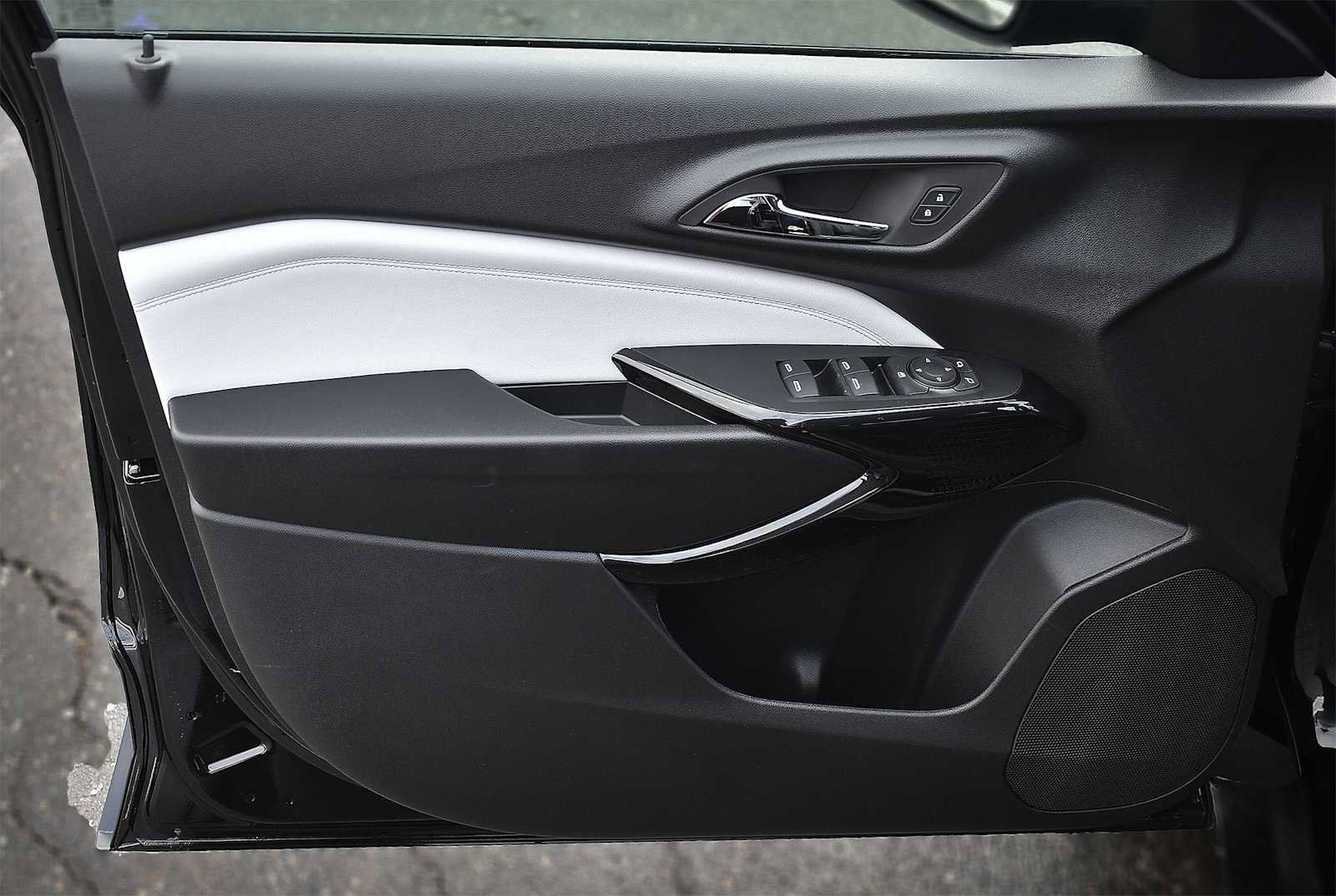 New 2026 Chevrolet Trax LT w/ Sunroof Package FWD image 24