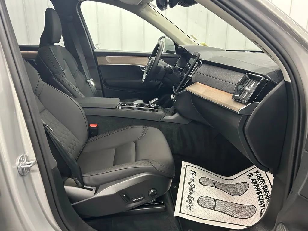 Used 2025 Volvo XC90 B6 Plus AWD/4WD image 25