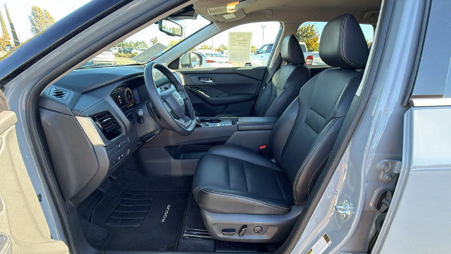 Used 2025 Nissan Rogue SL FWD image 32