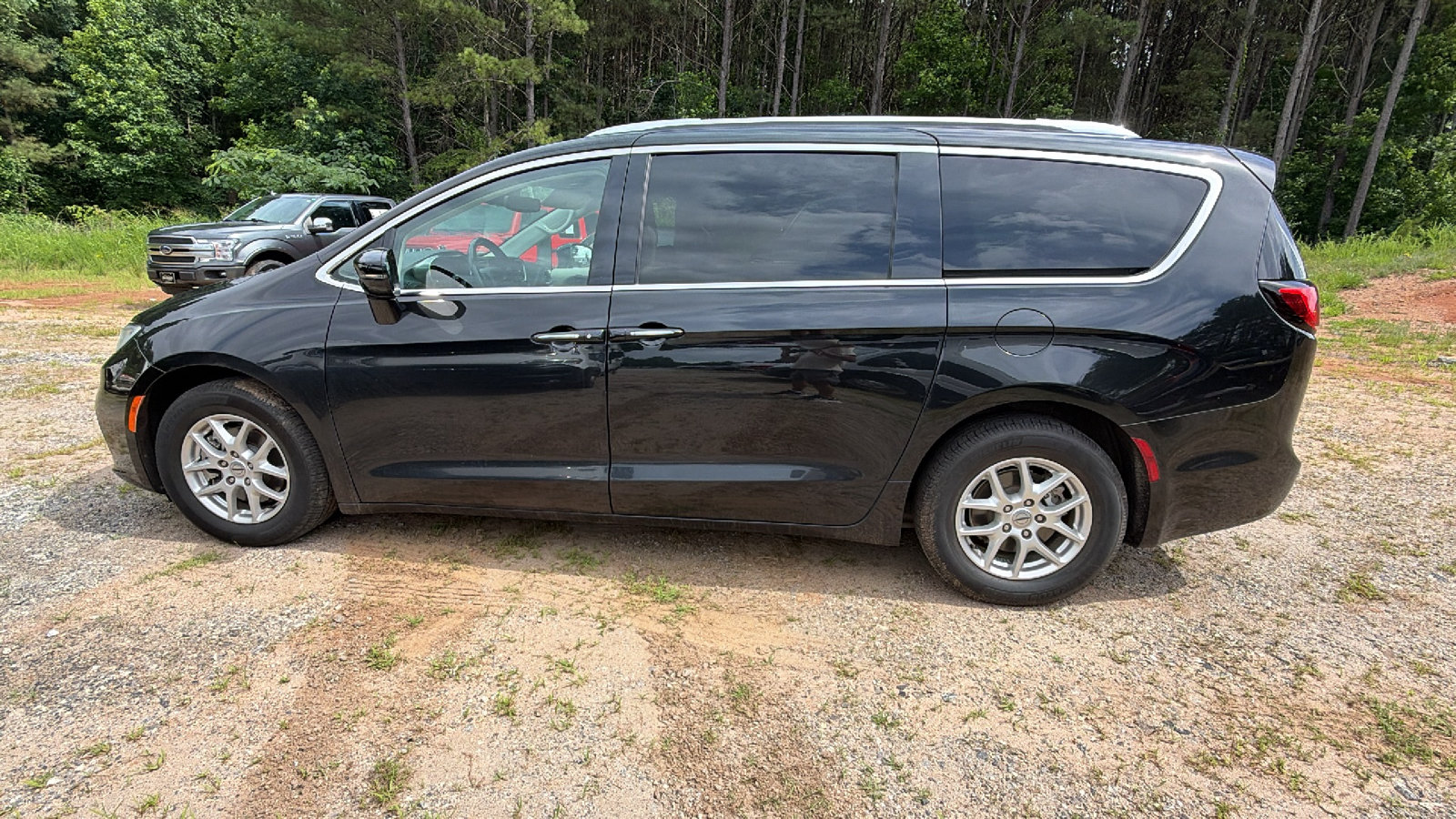 Used 2021 Chrysler Pacifica Touring-L FWD image 11