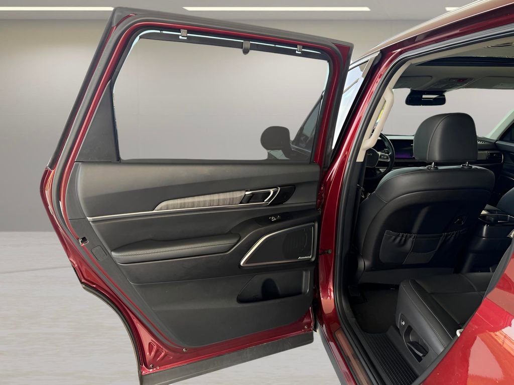 Used 2024 Kia Telluride SX image 17